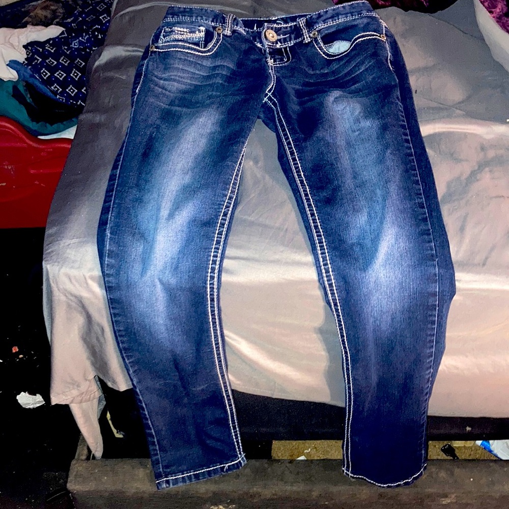 Are you selling so dark blue jeans button up pockets in the back size 5/6